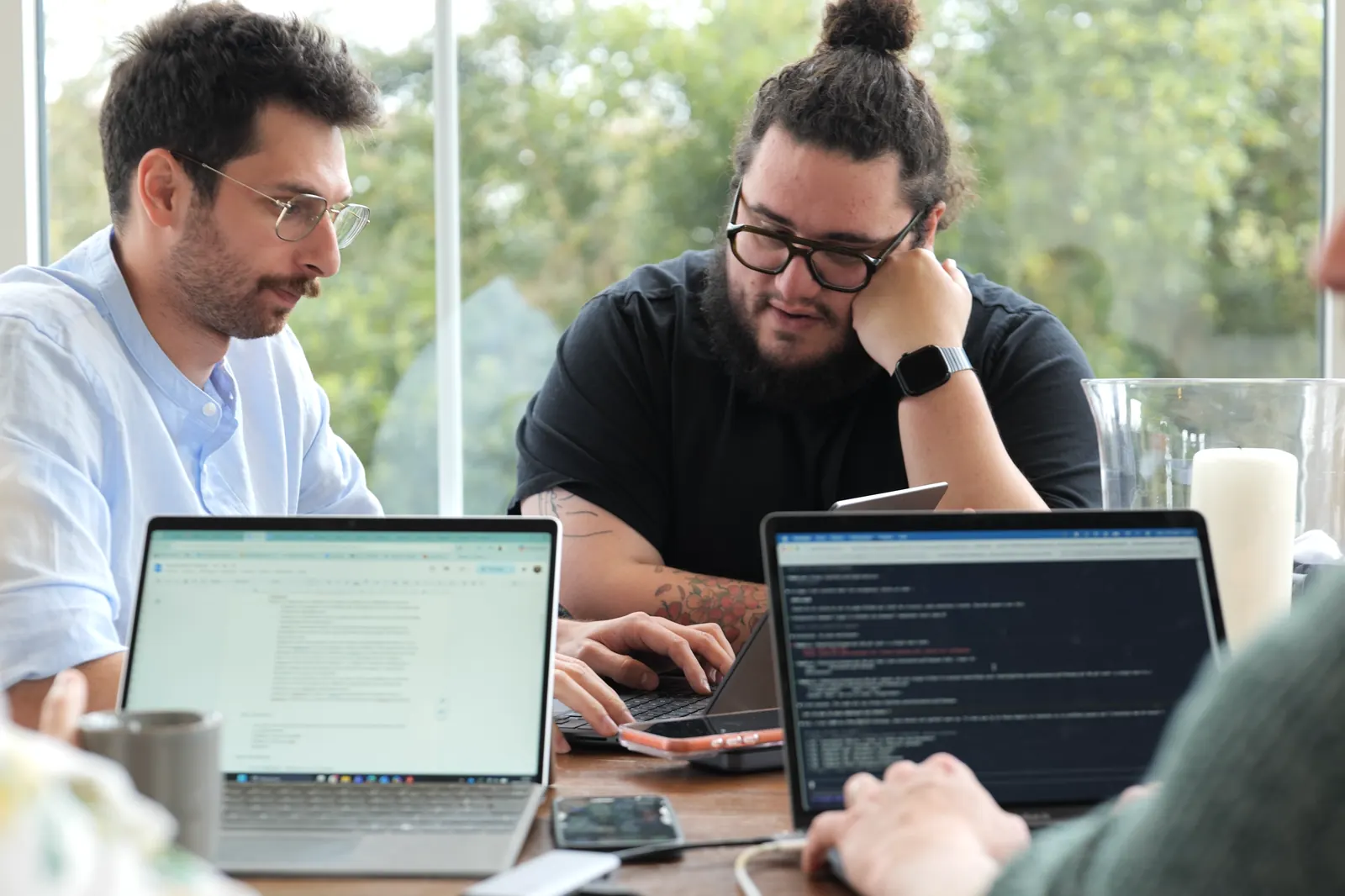 Deux participants construisent leur automatisation, documents et code à l'écran